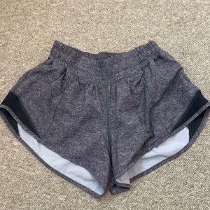 Lululemon Hotty Hot Low-Rise Lined Short 2.5”